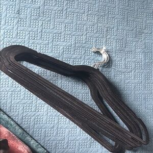 10 velvet hangers with lower rod and notched shoulder